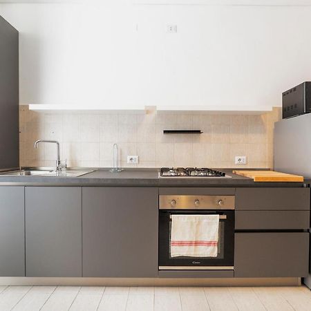 Roomy Apartment Close To Subway M5! 밀라노 외부 사진